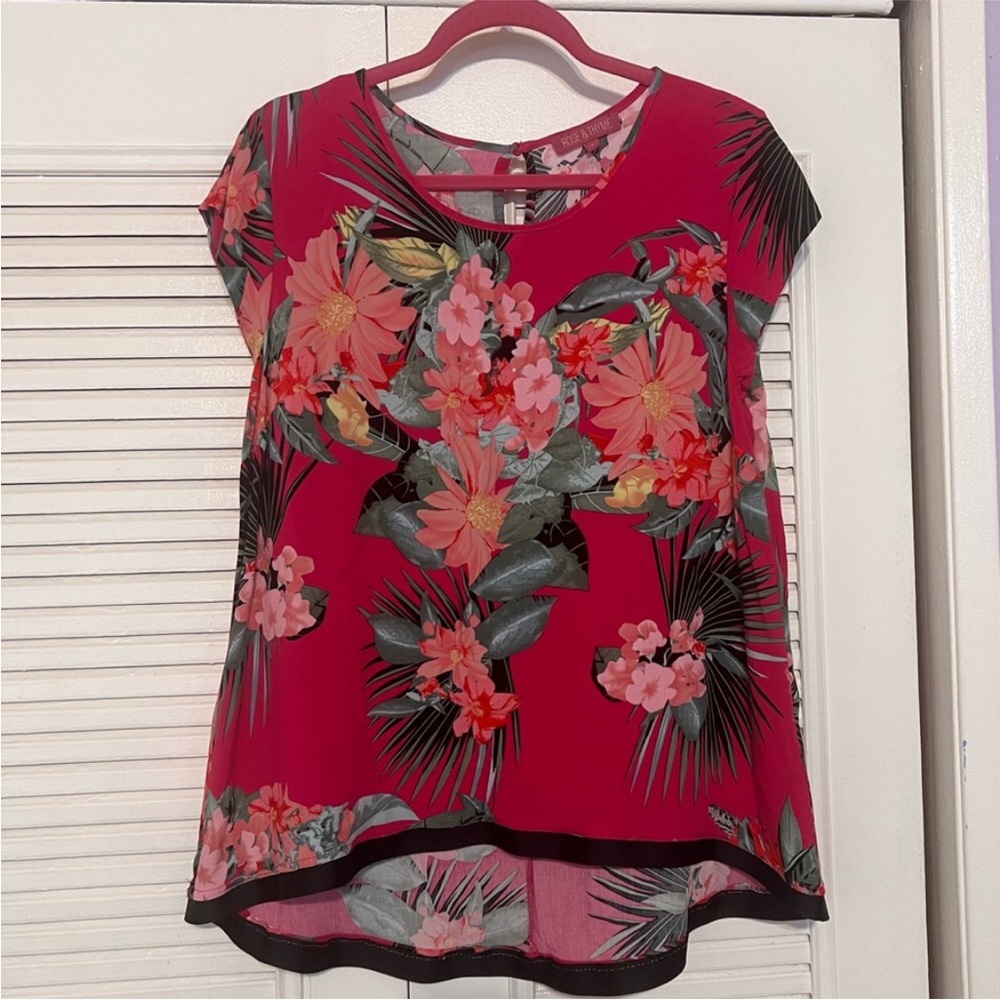 Rose & Thyme Floral Print Short Sleeve Top in Fuchsia Size L